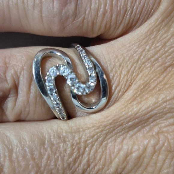 STERLING SILVER SWIRLY RING - Picture 1 of 4